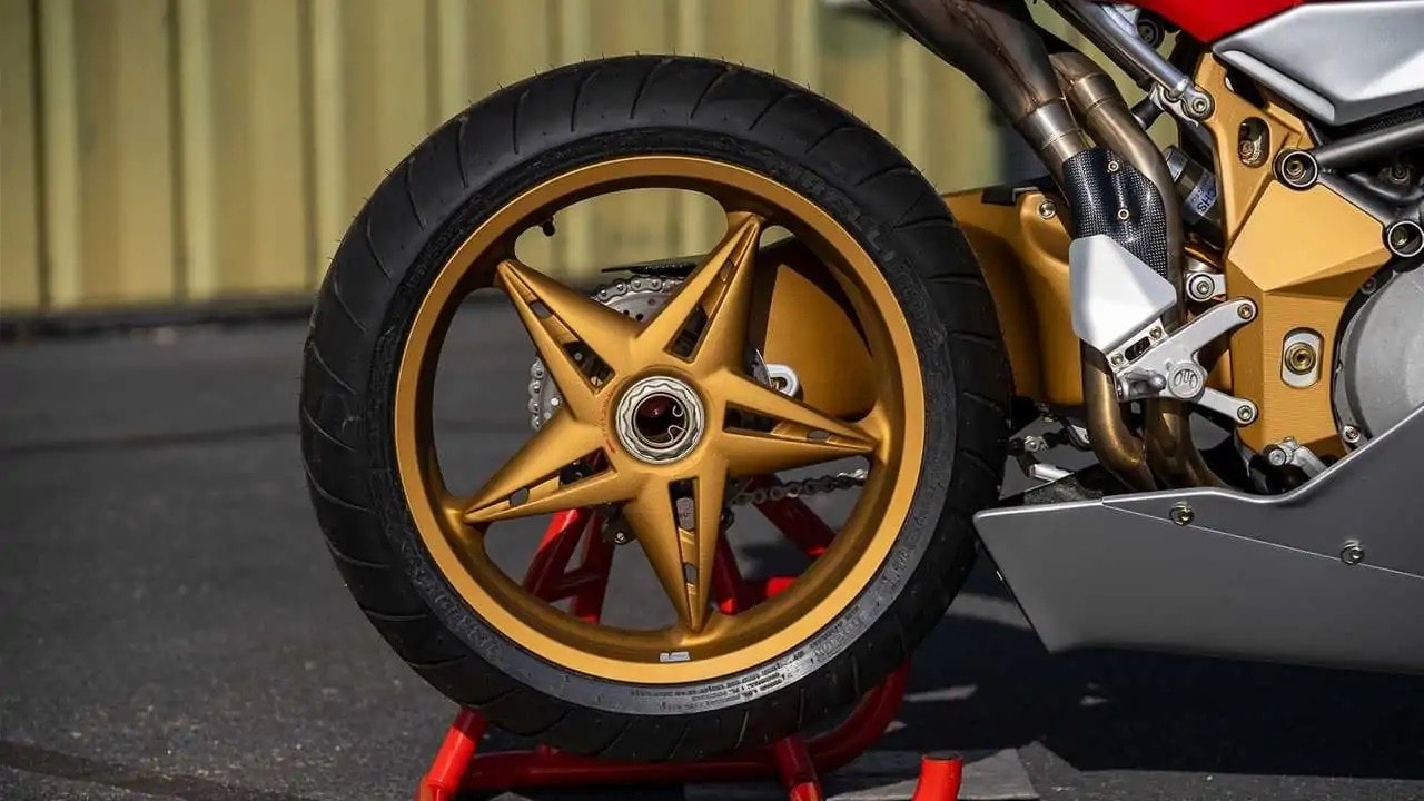 Belle davvero: MV Agusta F4 750