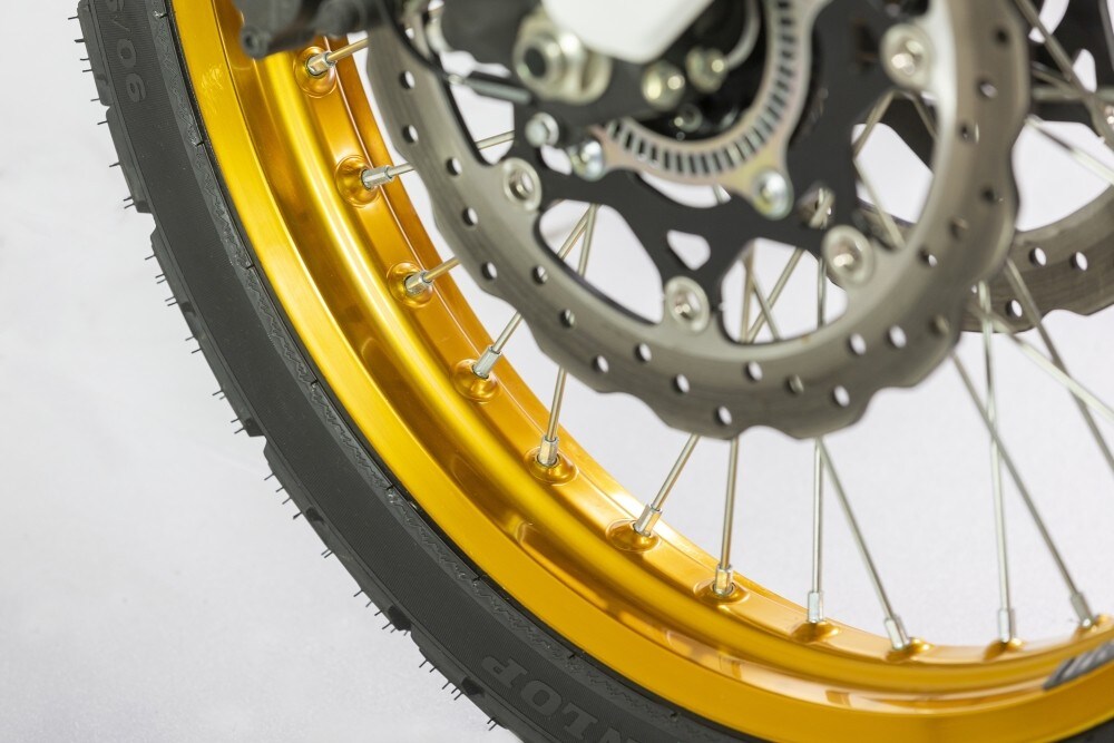  Suzuki V-Strom 800DE Djebel: sapore di Dakar