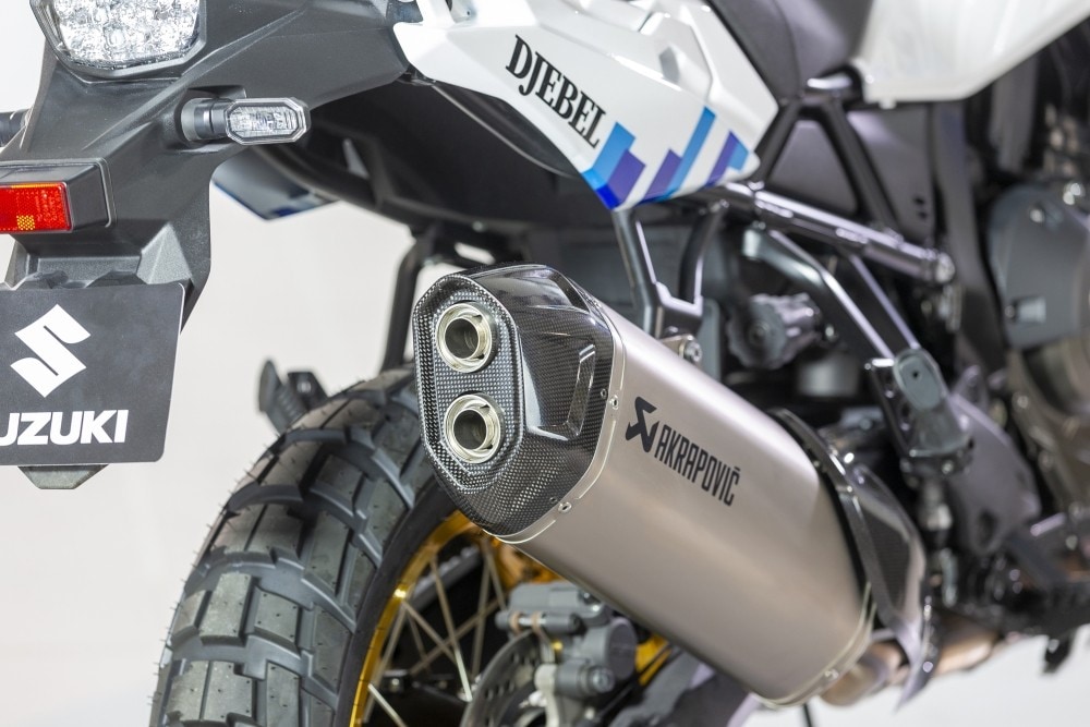  Suzuki V-Strom 800DE Djebel: sapore di Dakar