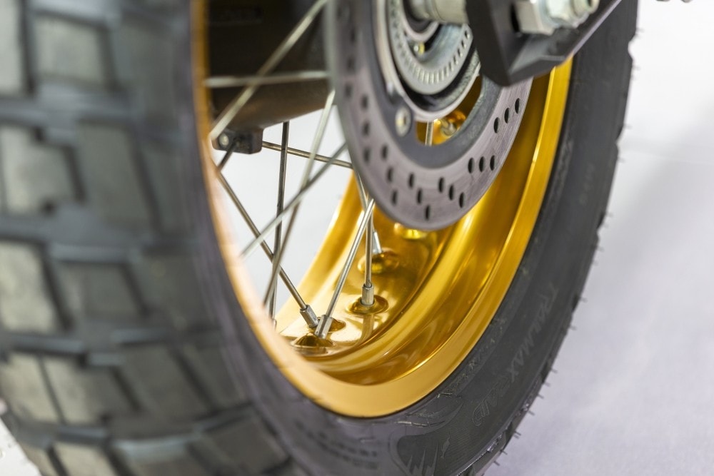  Suzuki V-Strom 800DE Djebel: sapore di Dakar