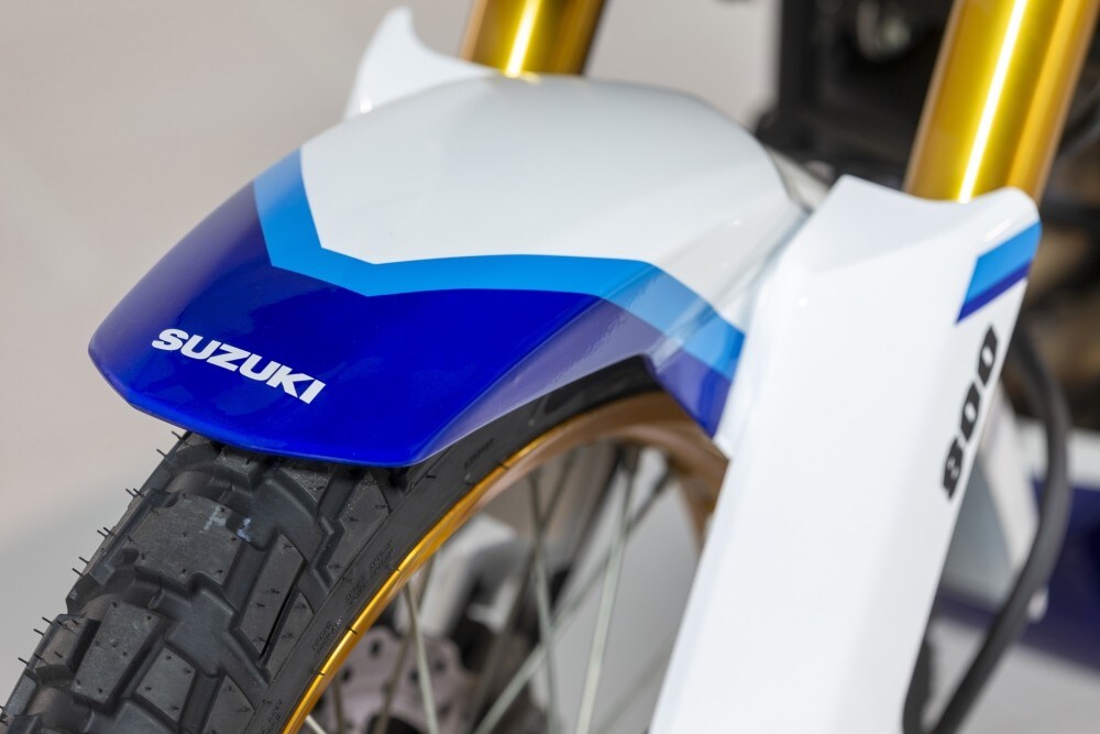  Suzuki V-Strom 800DE Djebel: sapore di Dakar