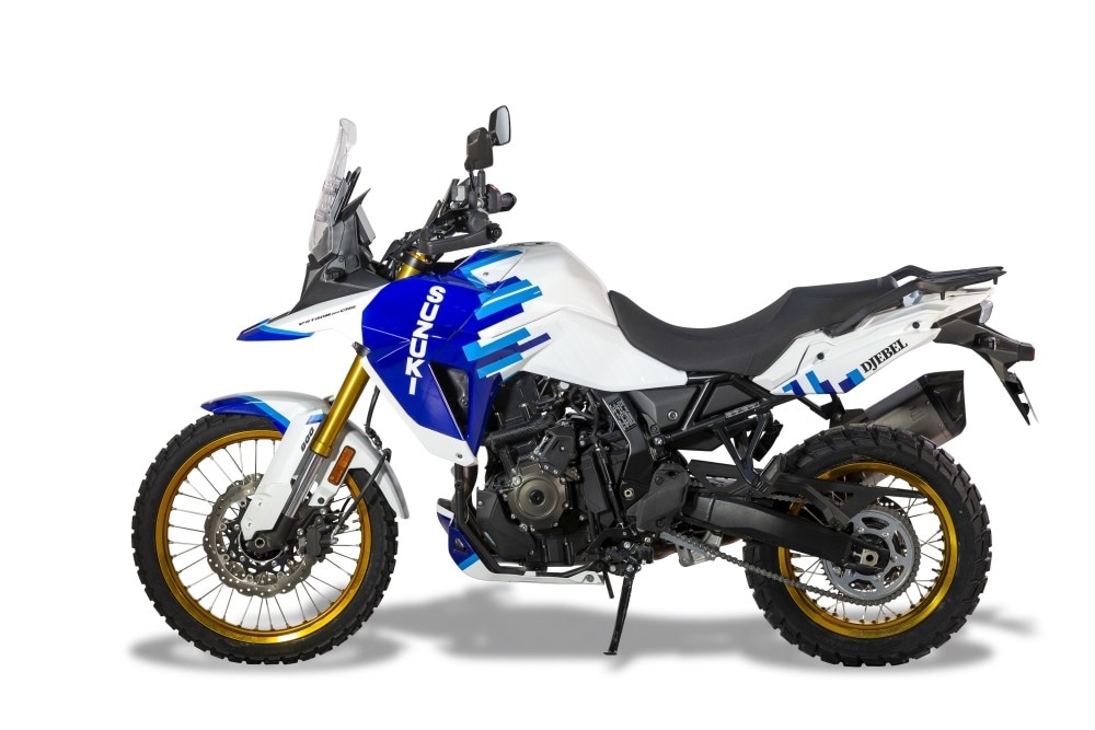  Suzuki V-Strom 800DE Djebel: sapore di Dakar