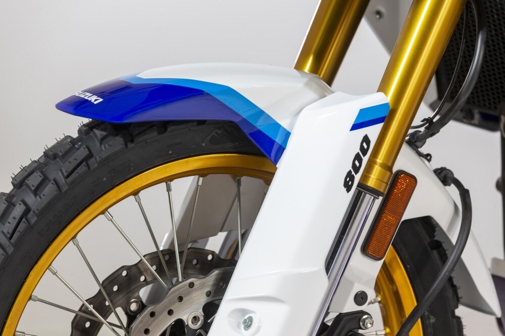  Suzuki V-Strom 800DE Djebel: sapore di Dakar