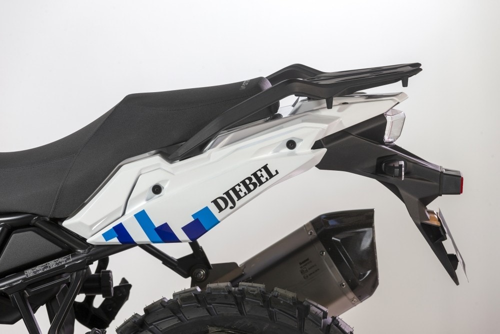  Suzuki V-Strom 800DE Djebel: sapore di Dakar