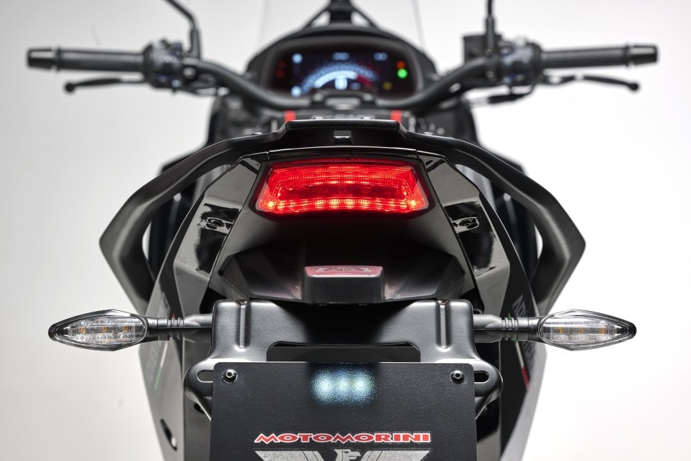 Moto Morini: ecco la X-Cape 650 in versione Black ebony