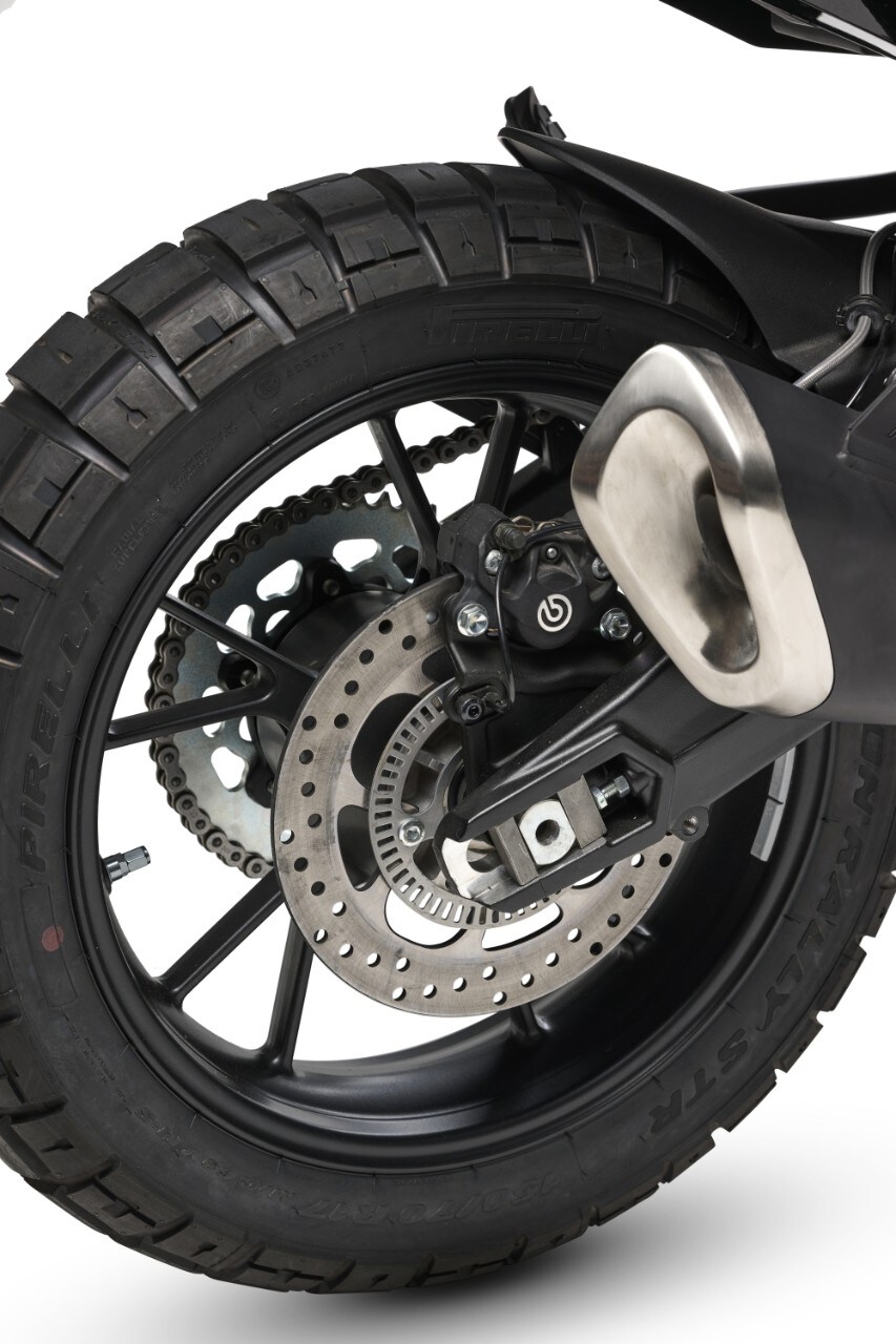 Moto Morini: ecco la X-Cape 650 in versione Black ebony