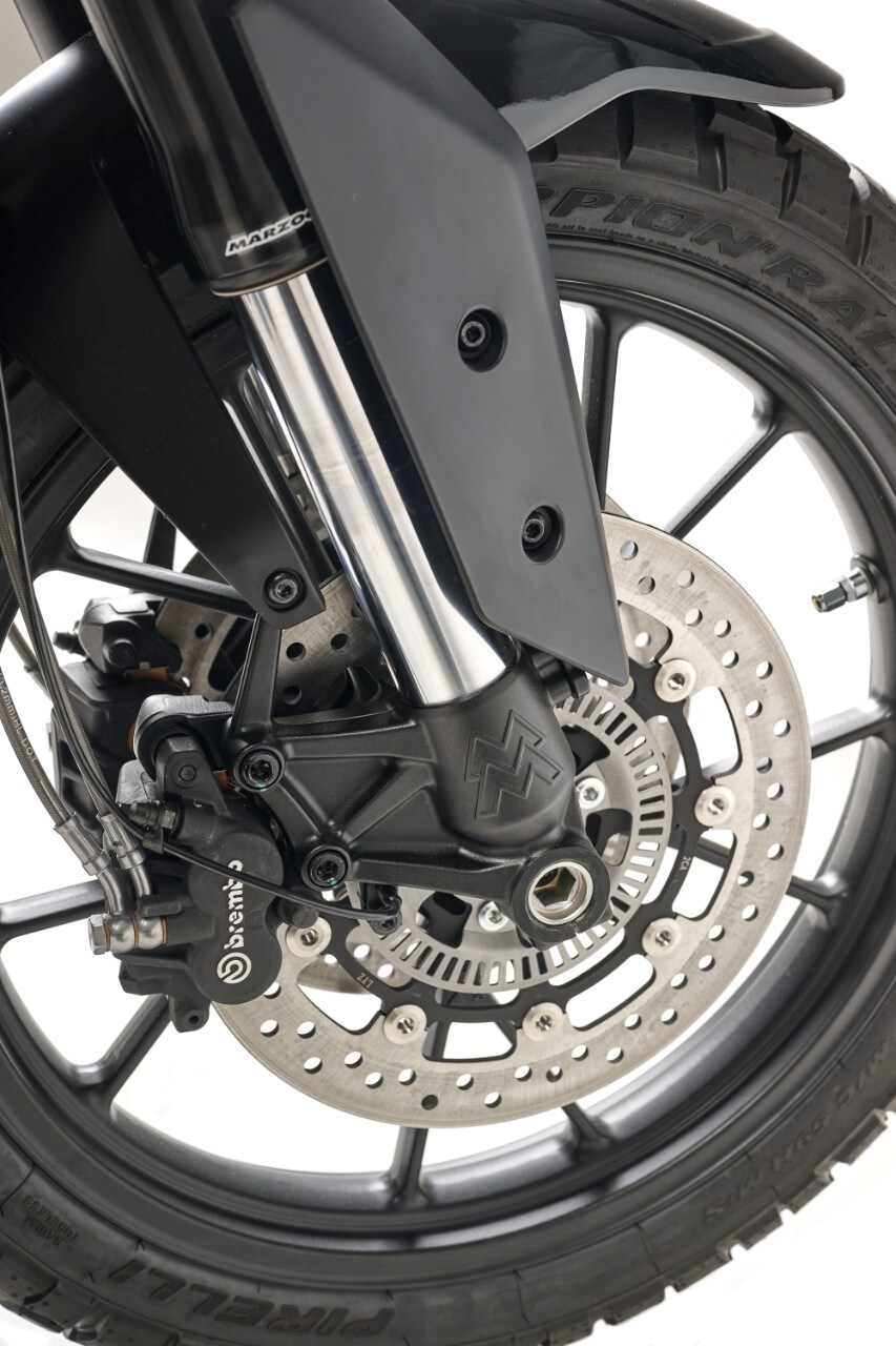 Moto Morini: ecco la X-Cape 650 in versione Black ebony