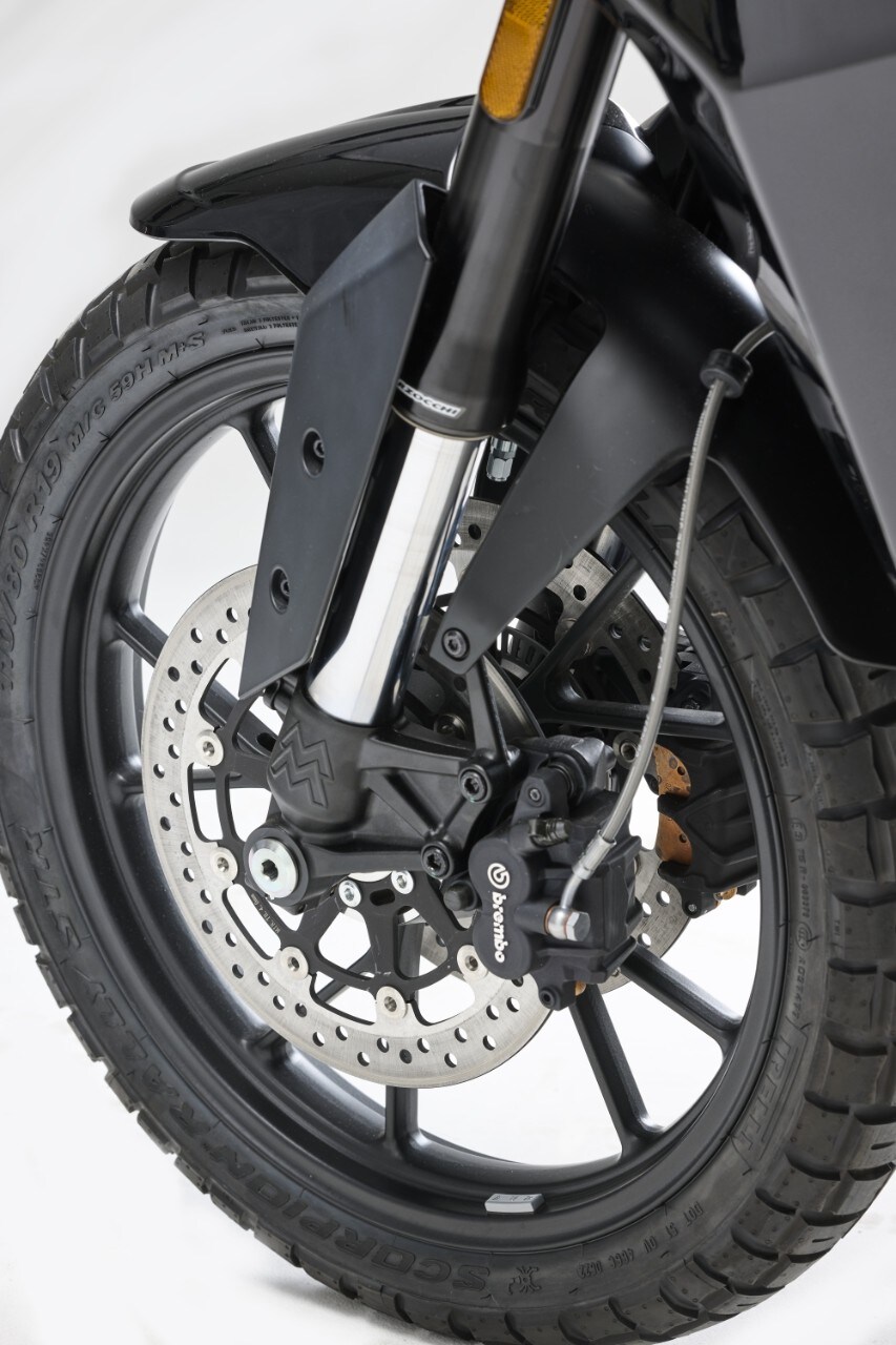 Moto Morini: ecco la X-Cape 650 in versione Black ebony