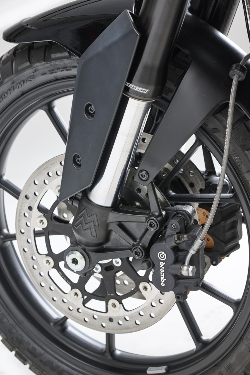 Moto Morini: ecco la X-Cape 650 in versione Black ebony