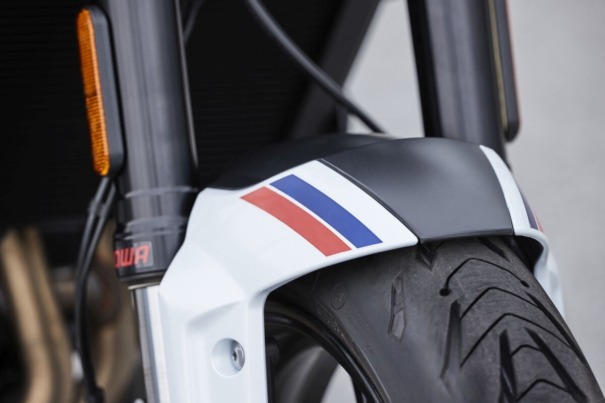 Triumph: ecco la Trident 660 Triple Tribute