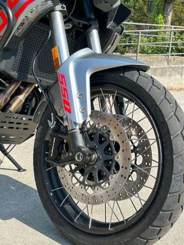 QJ Motor SRT550SX: arriva l’adventure per tutte le tasche