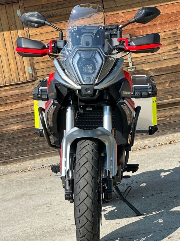 QJ Motor SRT550SX: arriva l’adventure per tutte le tasche