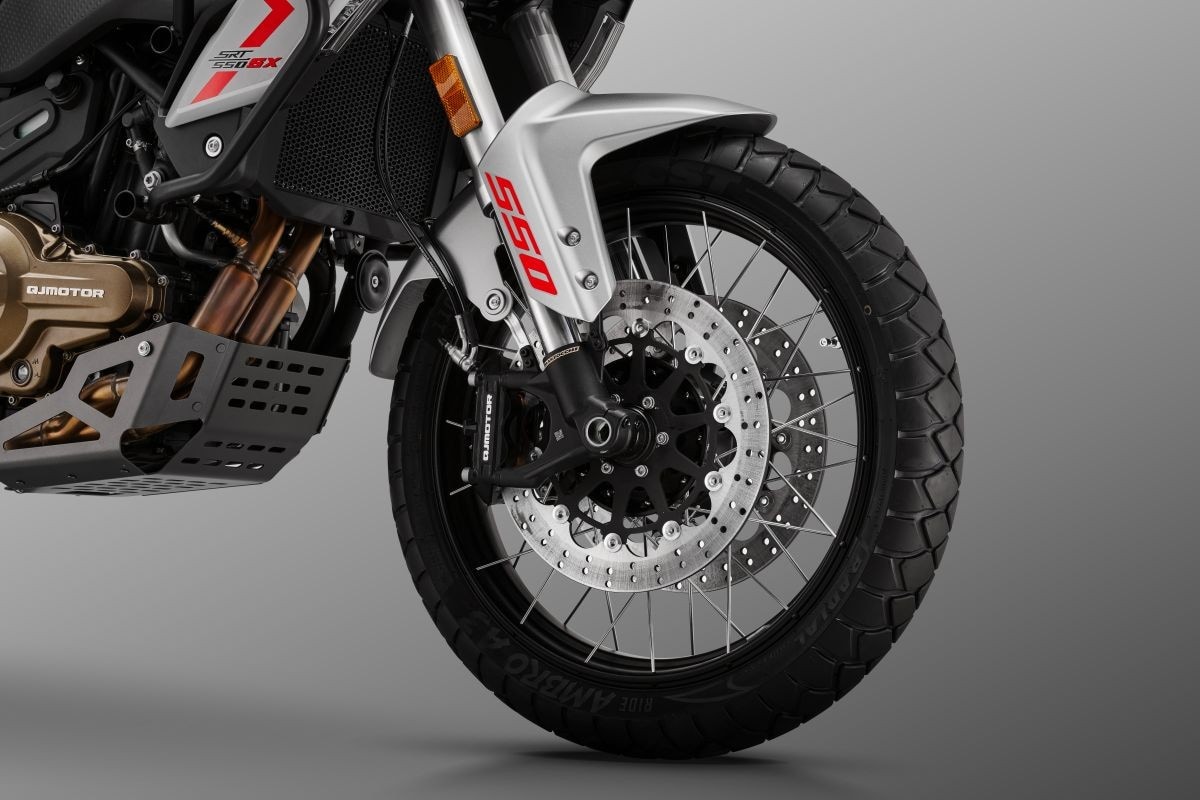 QJ Motor SRT550SX: arriva l’adventure per tutte le tasche