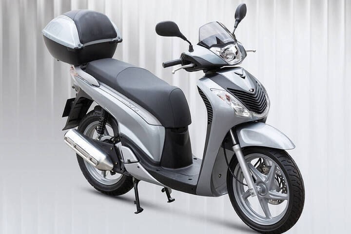 <div class='descrGalleryTitle'>Il modello del 2009</div><div class='descrGalleryText'><p>Nel 2009, la quinta generazione dell'SH introduce ulteriori miglioramenti, come un design più snello e marcato.</p>
</div>