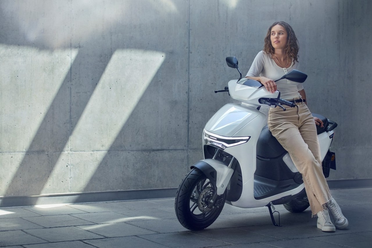 Honda presenta lo scooter elettrico CUV e: 2025