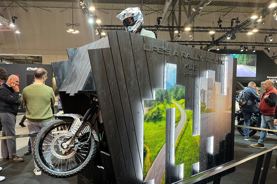 Kawasaki torna con la KLE e l'anteriore da 21 pollici (ma non adesso, datevi una calmata…)