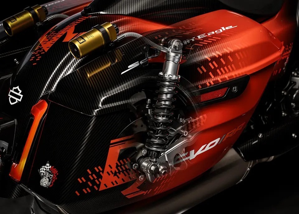 Harley-Davidson CVO Road Glide RR 2025, bagger esagerata