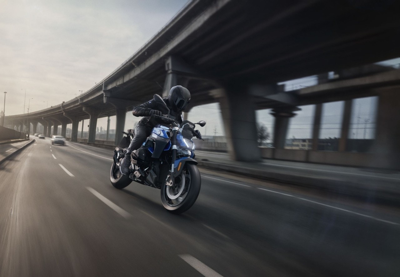 BMW: ecco la nuova R 1300 R (e sì, rispetto alla vecchia è irriconoscibile...)