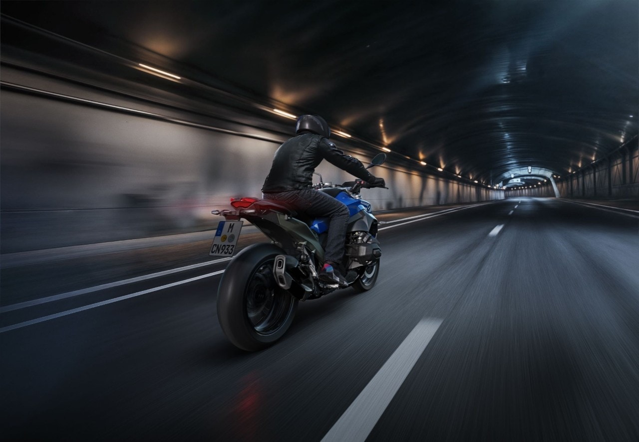 BMW: ecco la nuova R 1300 R (e sì, rispetto alla vecchia è irriconoscibile...)