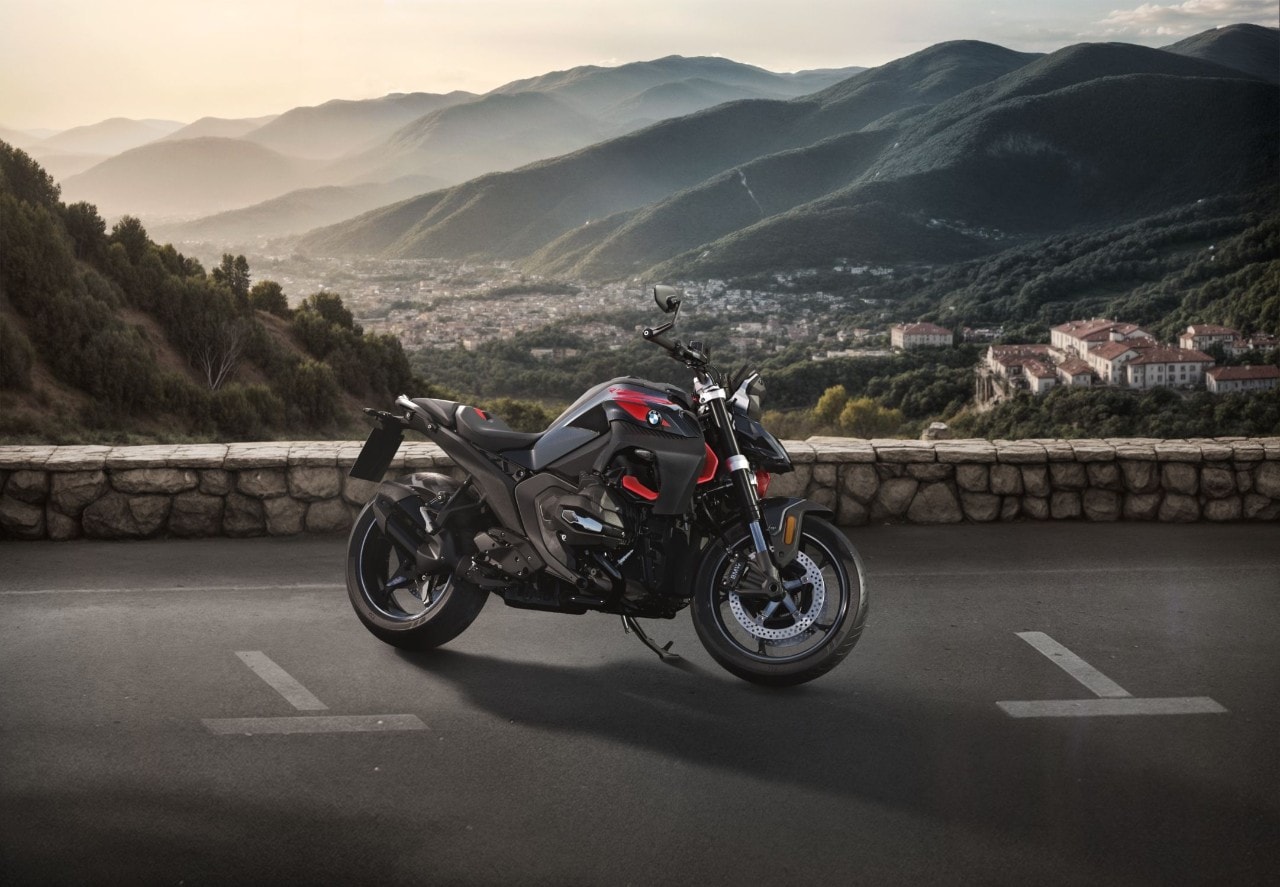 BMW: ecco la nuova R 1300 R (e sì, rispetto alla vecchia è irriconoscibile...)
