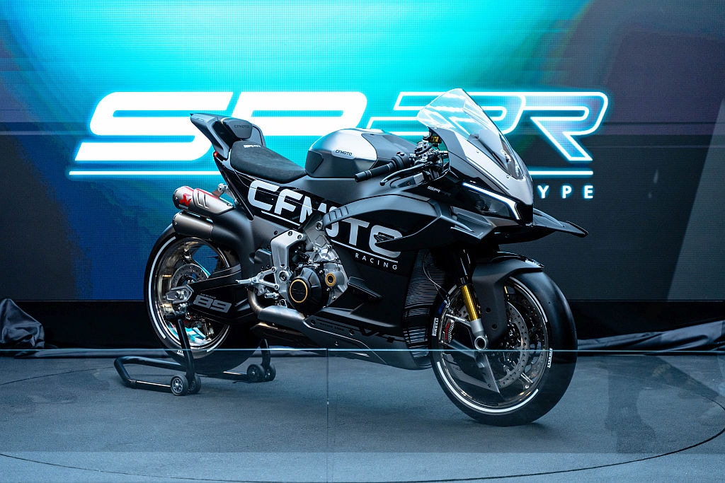 CFMoto: una hypersport V4, una maxi crossover 1000 e tante altre novità a EICMA 2025
