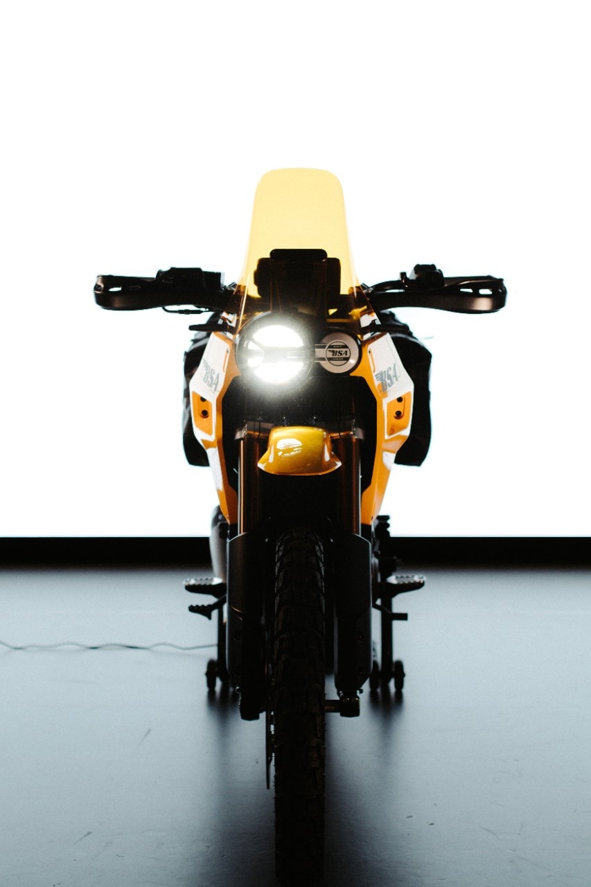 BSA: il grande ritorno del marchio inglese passa dalla adventurina Thunderbolt