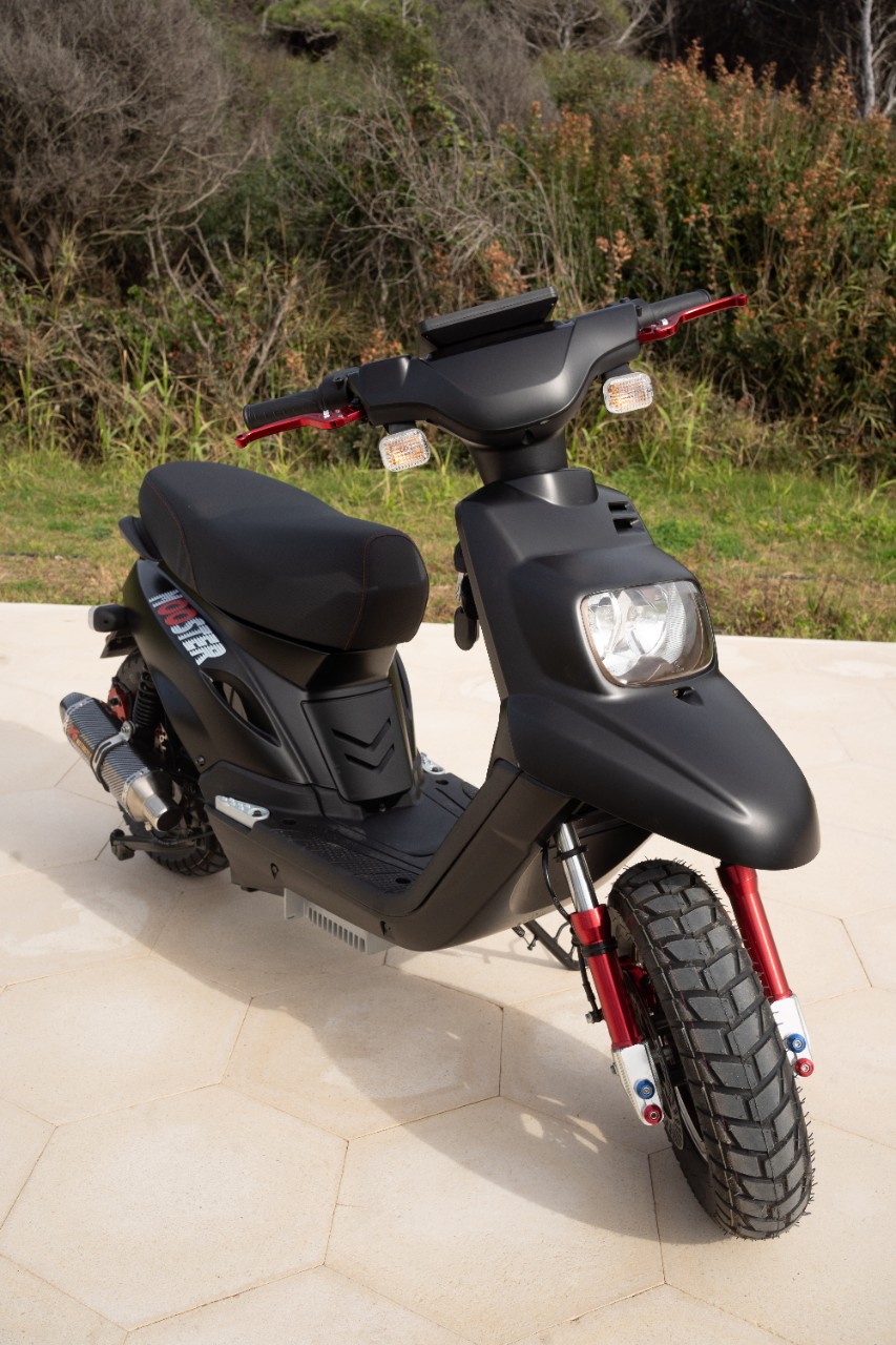 A EICMA 2025 torna il Booster: è elettrico, va fortissimo e ha leggermente cambiato nome