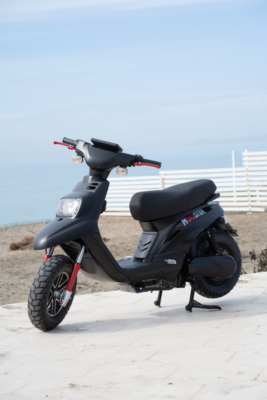 A EICMA 2025 torna il Booster: è elettrico, va fortissimo e ha leggermente cambiato nome