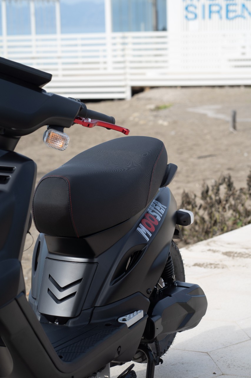 A EICMA 2025 torna il Booster: è elettrico, va fortissimo e ha leggermente cambiato nome