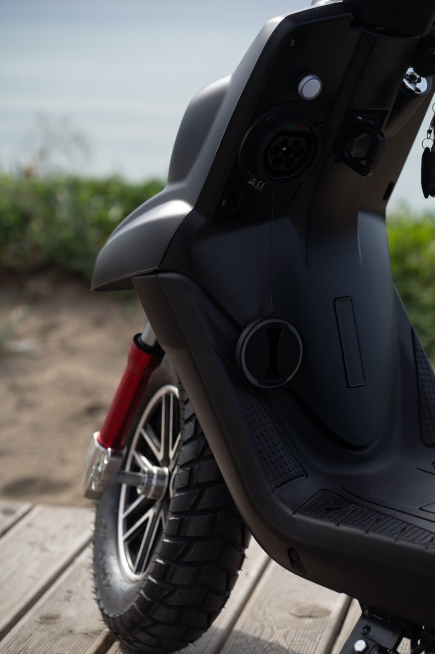 A EICMA 2025 torna il Booster: è elettrico, va fortissimo e ha leggermente cambiato nome