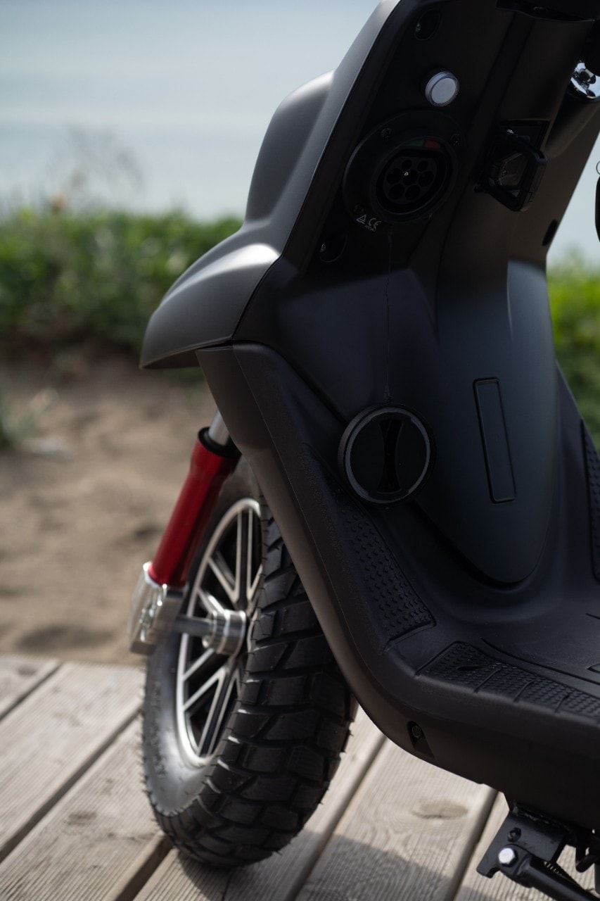 A EICMA 2025 torna il Booster: è elettrico, va fortissimo e ha leggermente cambiato nome