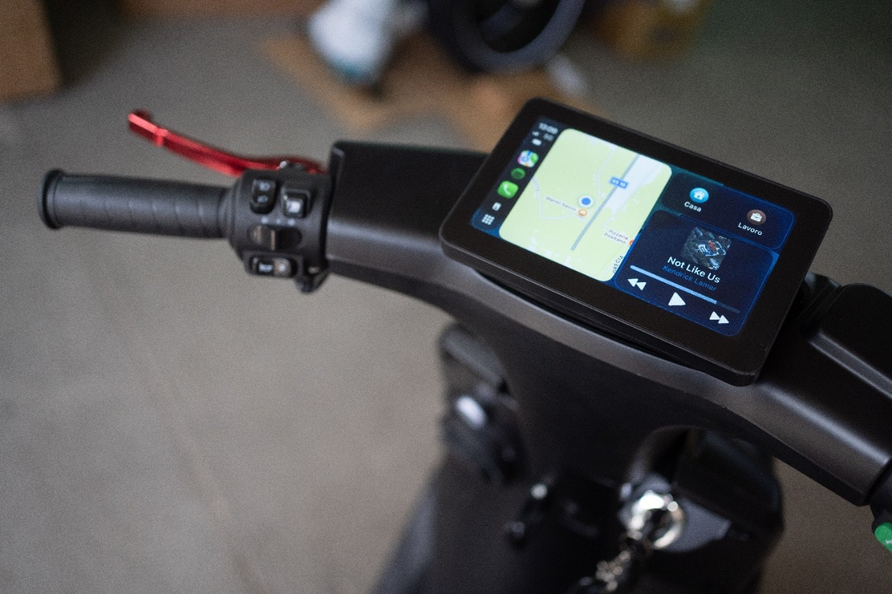 A EICMA 2025 torna il Booster: è elettrico, va fortissimo e ha leggermente cambiato nome