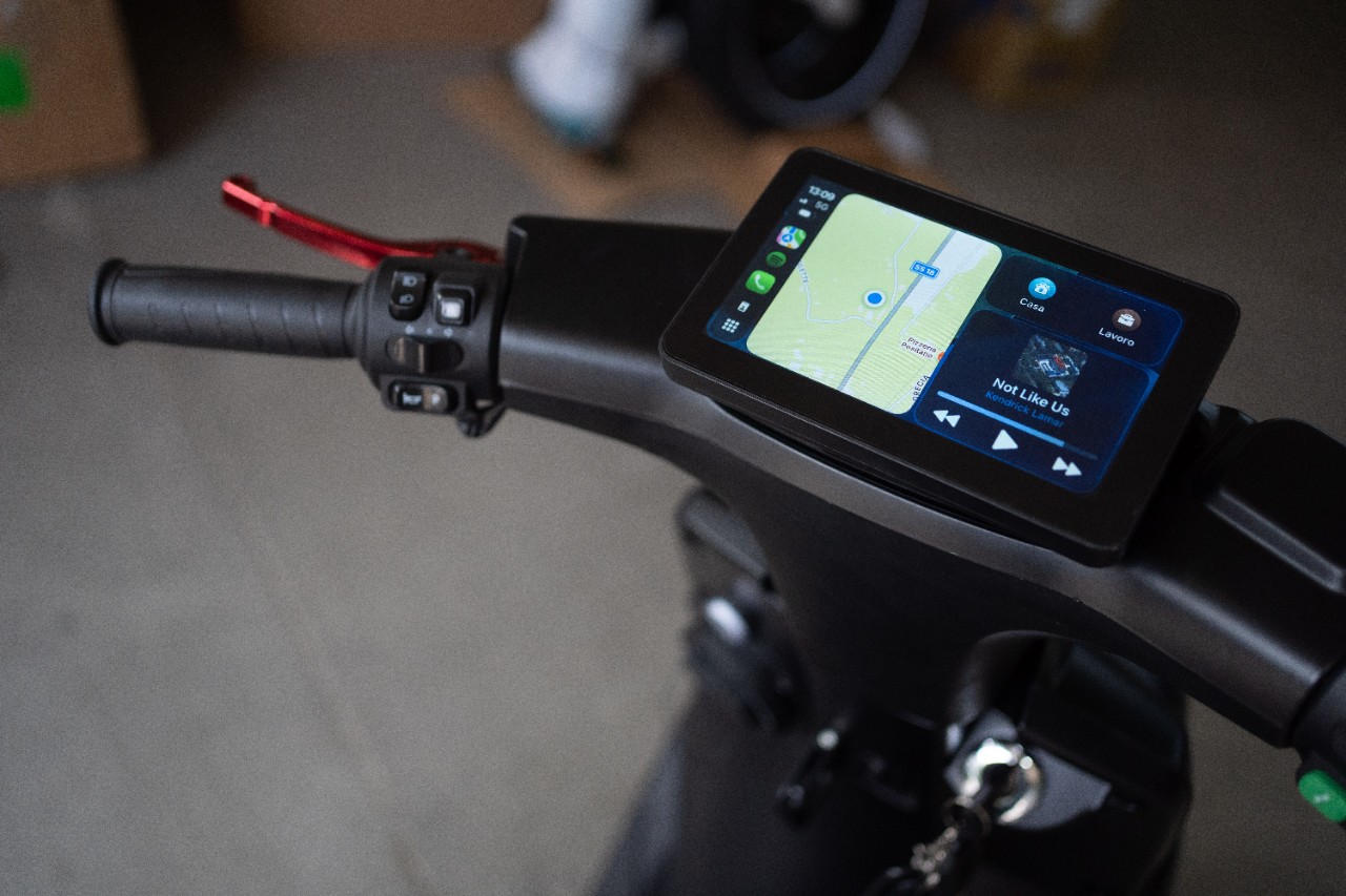 A EICMA 2025 torna il Booster: è elettrico, va fortissimo e ha leggermente cambiato nome