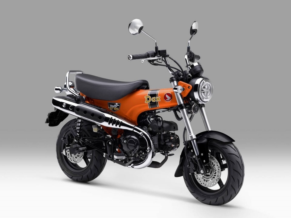 Honda ST125 Dax 2026: il "bassotto" torna con il nuovo Candy Energy Orange
