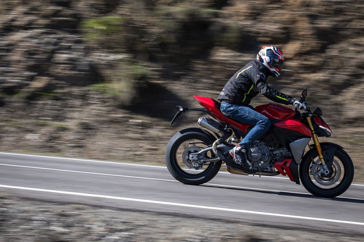 Ducati Streetfighter V2S: la prova su strada +VIDEO+