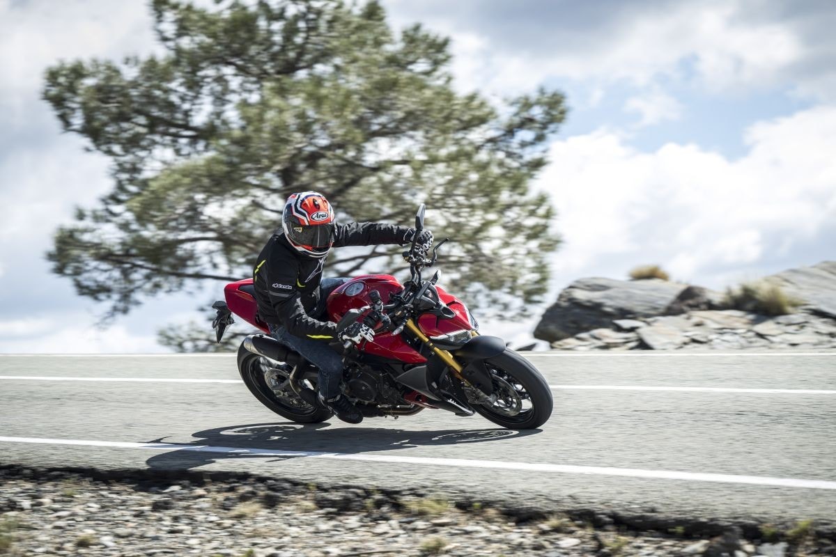 Ducati Streetfighter V2S: la prova su strada +VIDEO+