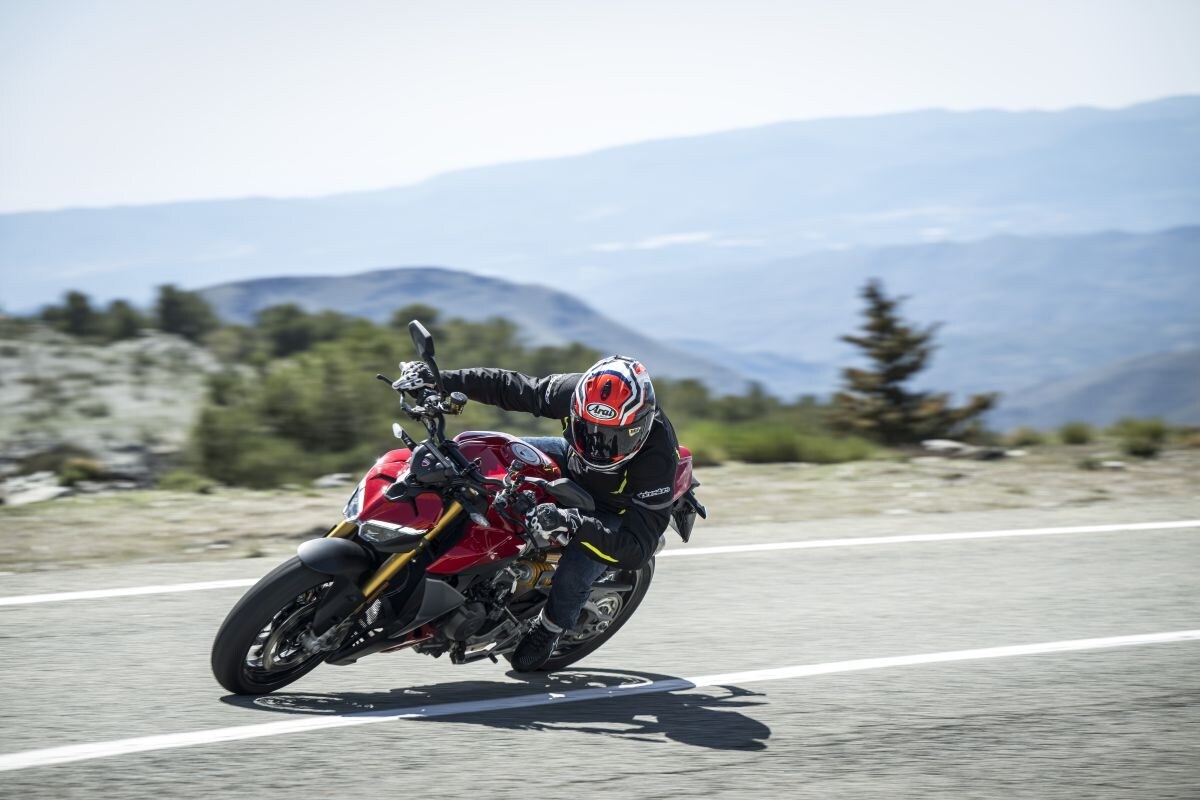 Ducati Streetfighter V2S: la prova su strada +VIDEO+