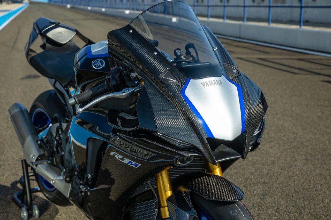 Yamaha YZF-R1: la guardi e ti rapisce