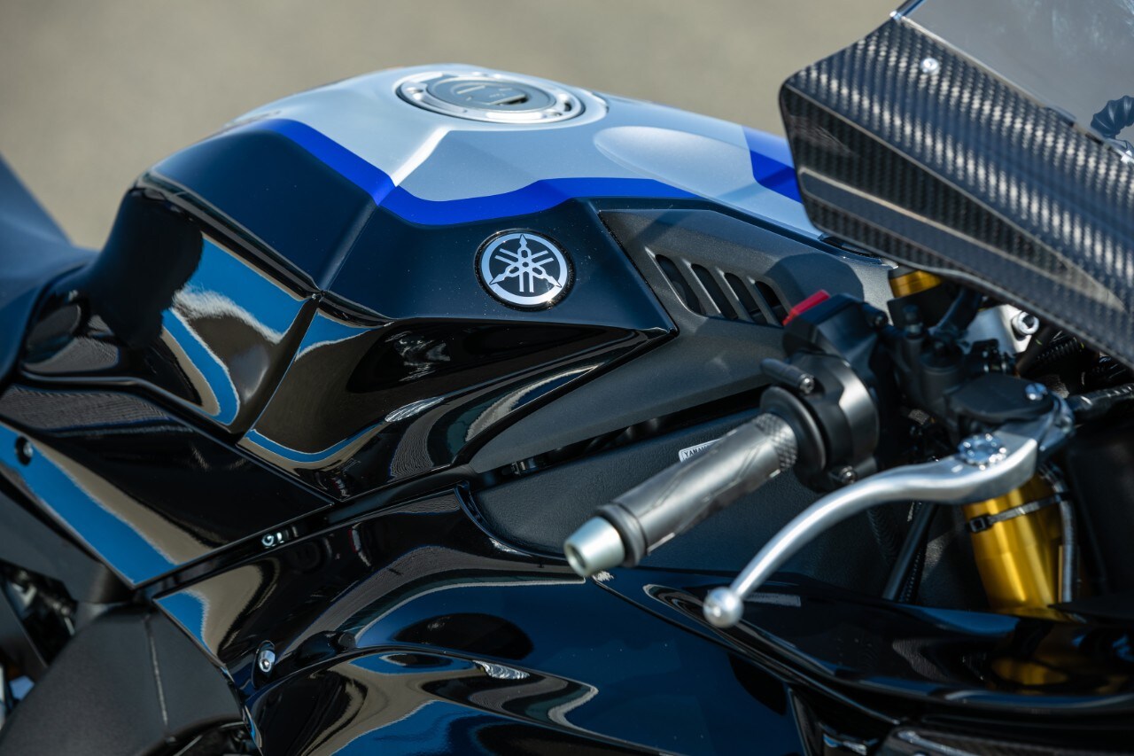 Yamaha YZF-R1: la guardi e ti rapisce