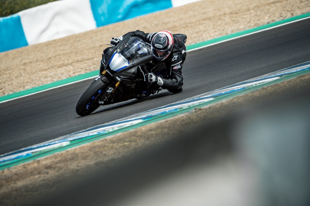 Yamaha YZF-R1: la guardi e ti rapisce