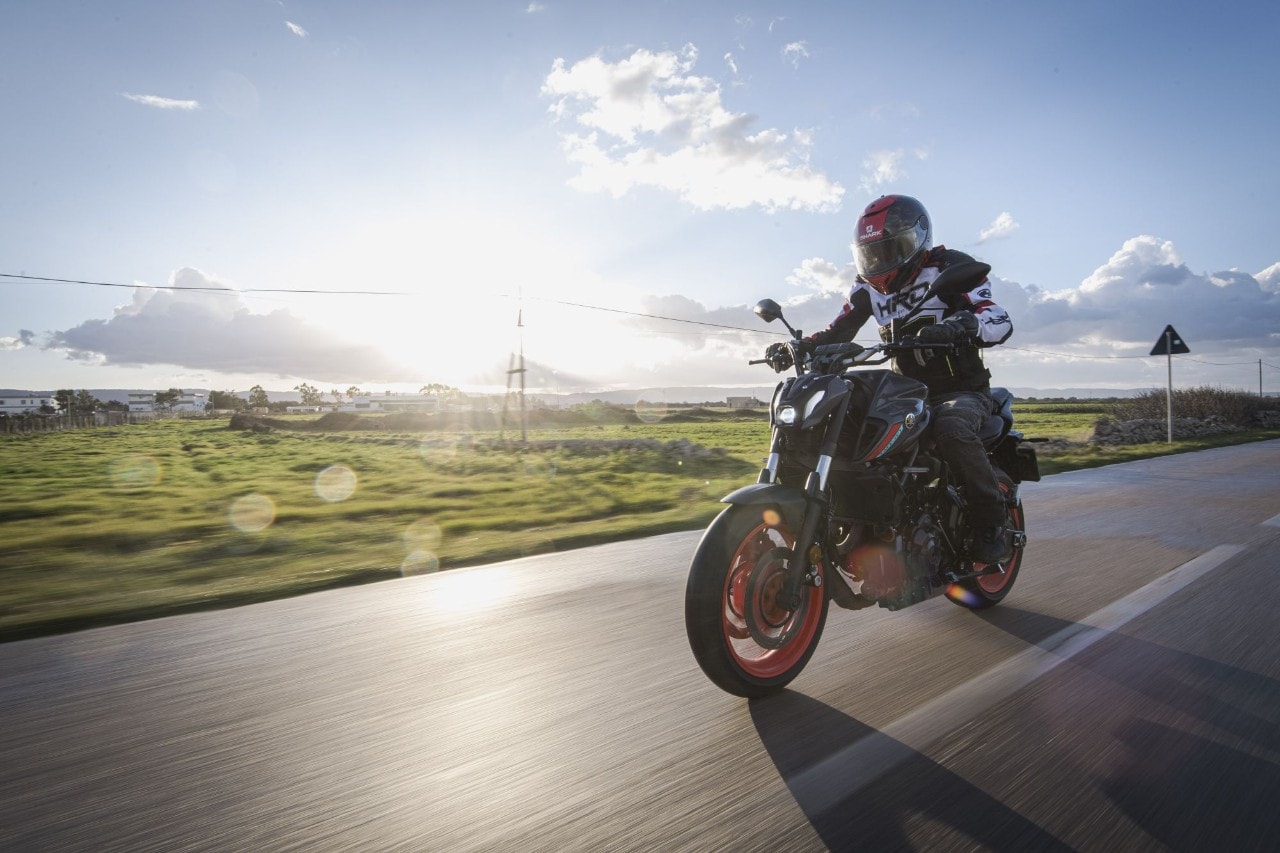 In sella alla Yamaha MT-07 MY21: ecco il video!