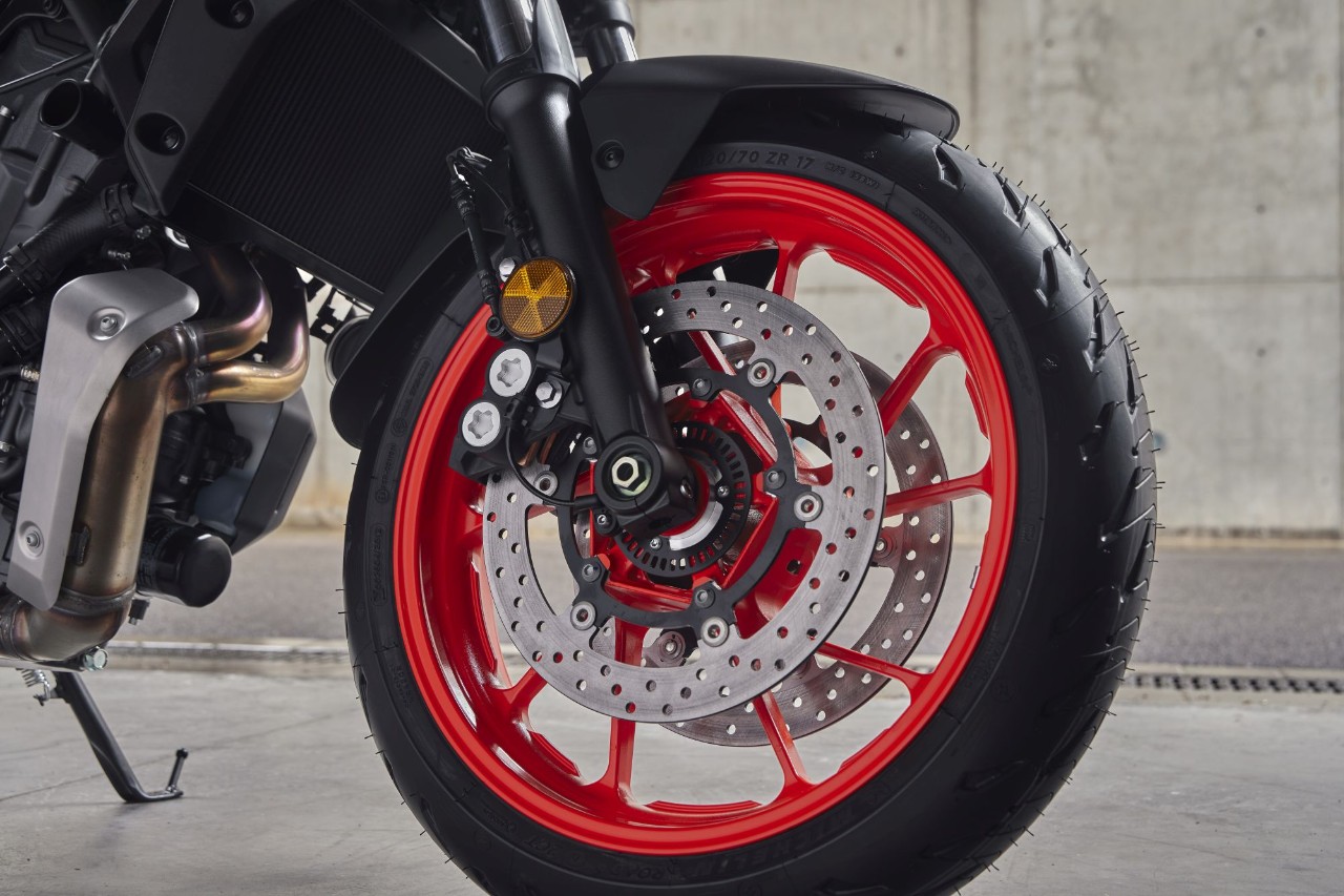 In sella alla Yamaha MT-07 MY21: ecco il video!