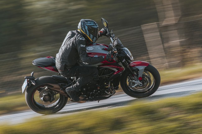 MV Agusta Brutale 800 RR SCS 2021 la prova, i dati tecnici, i pregi e  difetti - Anteprima, Prova e Foto - Dueruote