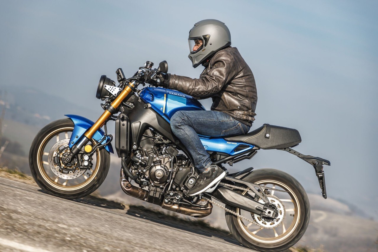 Kawasaki Z900 RS SE e Yamaha XRS900: modern classic... a modo loro