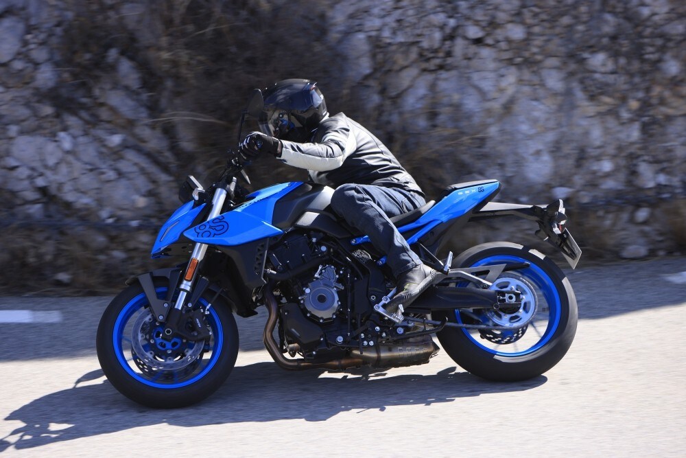 Suzuki GSX-8S: nuda alla meta