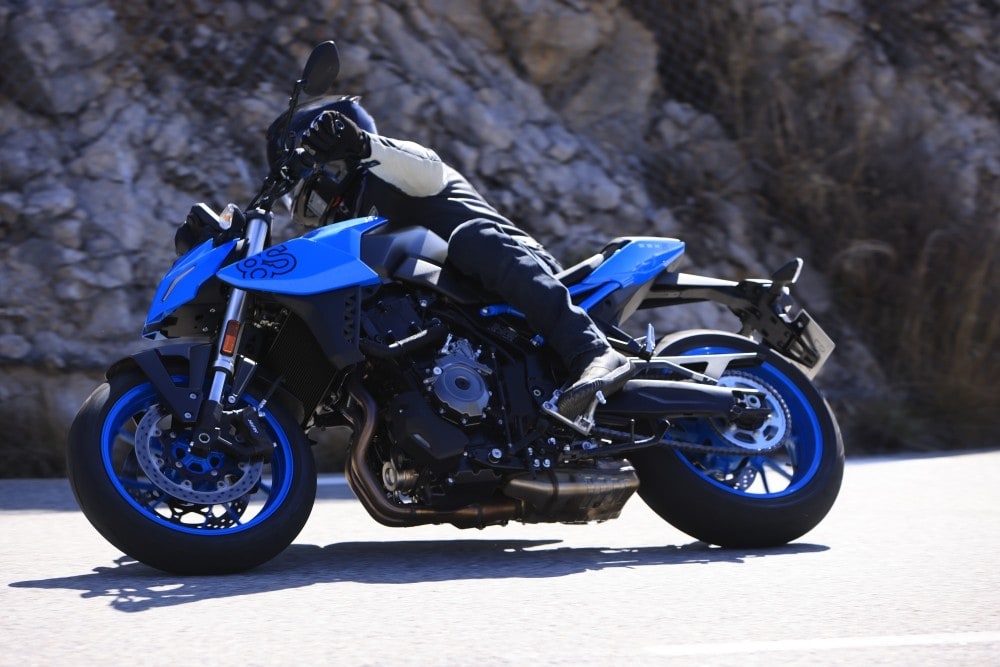 Suzuki GSX-8S: nuda alla meta