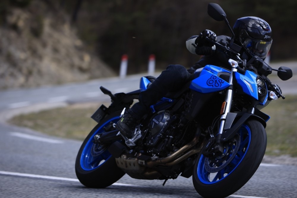 Suzuki GSX-8S: nuda alla meta