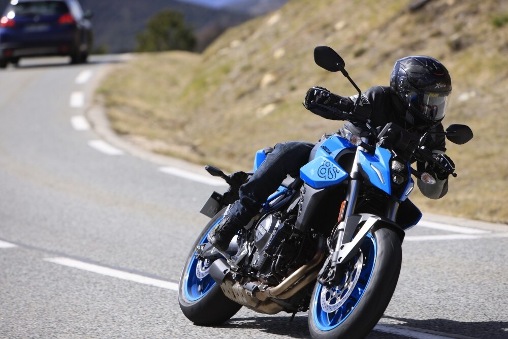 Suzuki GSX-8S: nuda alla meta