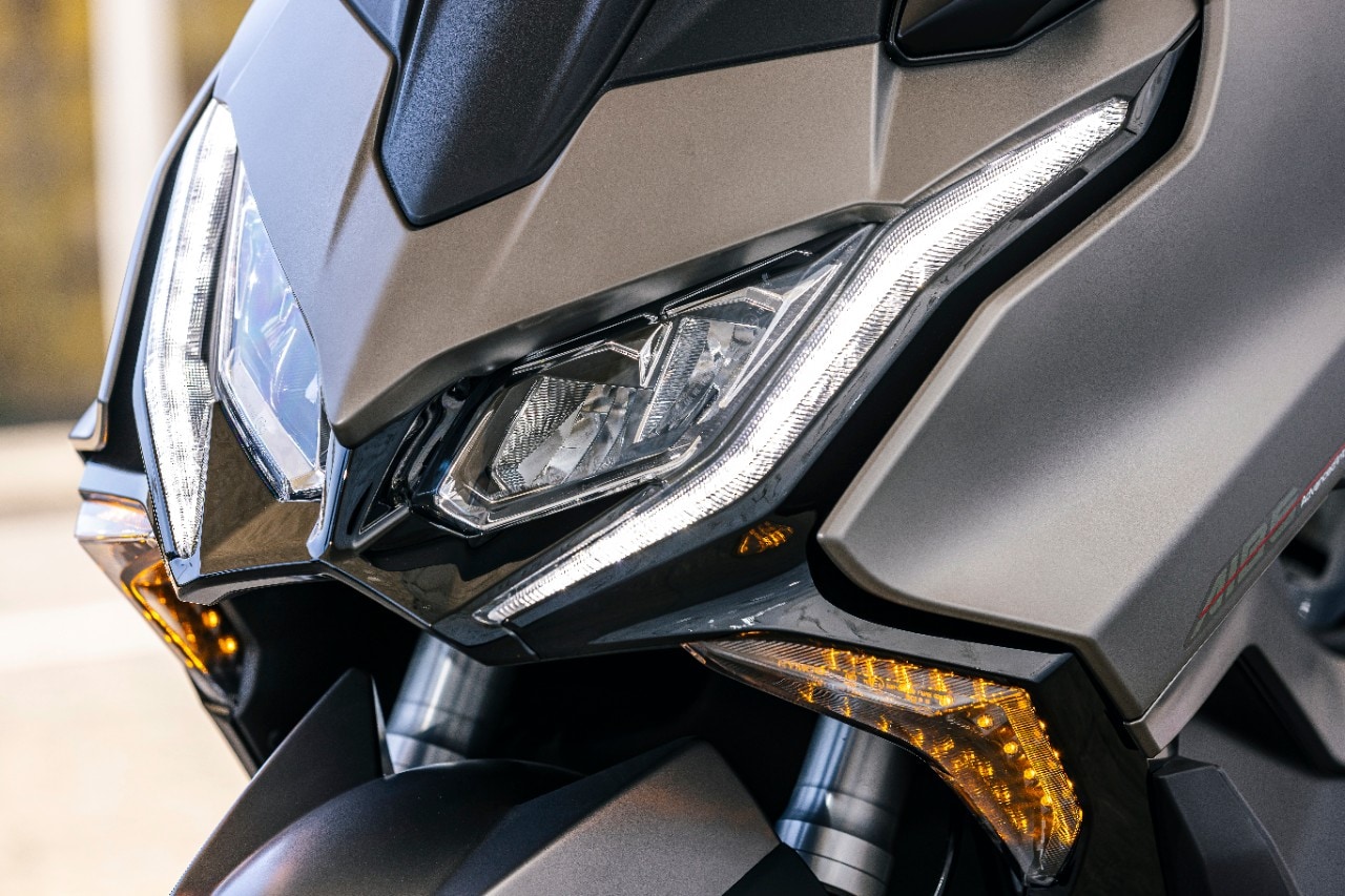 Kymco AK 550 Premium: lo sportivo si fa più turistico