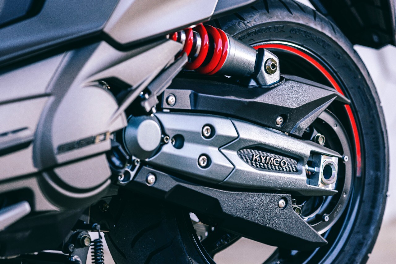 Kymco AK 550 Premium: lo sportivo si fa più turistico